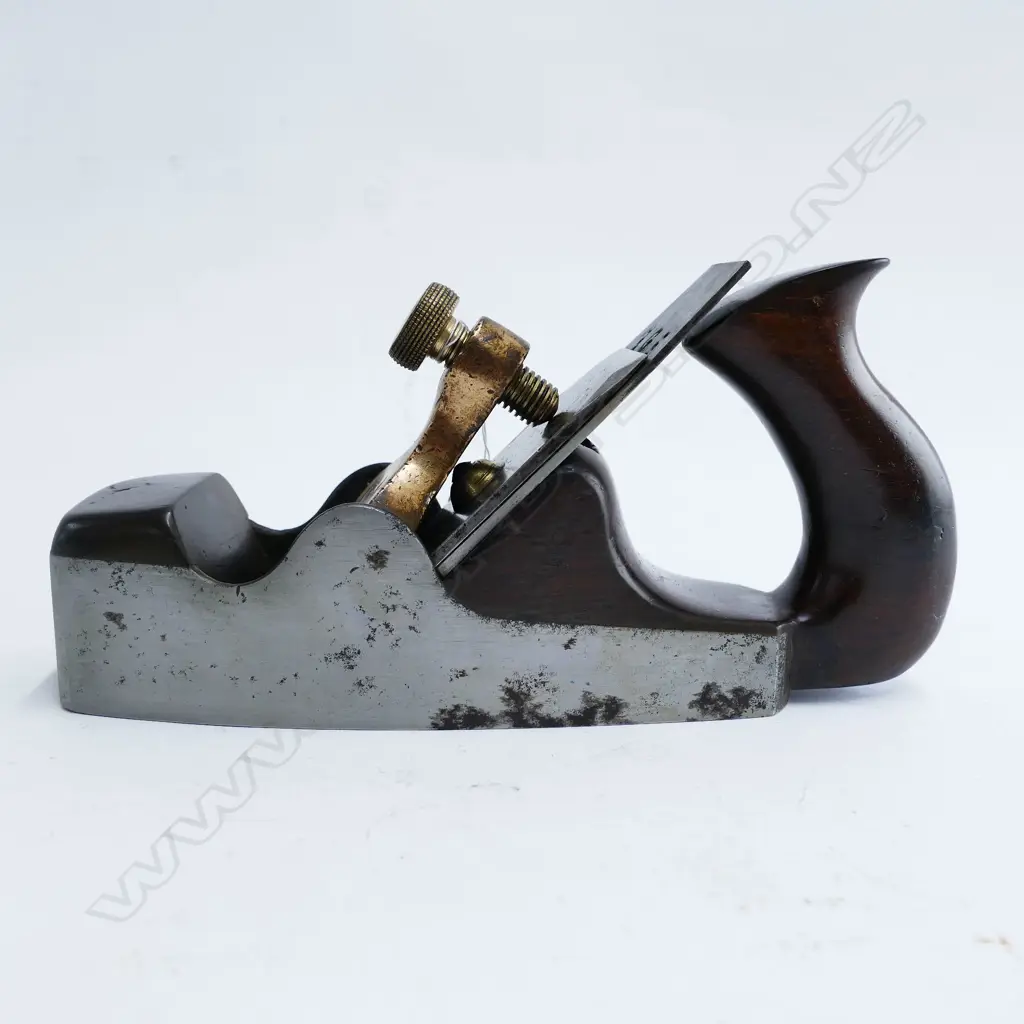 A 7⅜" Spiers coffin shaped smoothing plane Image 1++