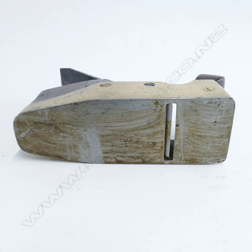 A 6⅝" brass walled and steel soled smoothing plane Image 1++