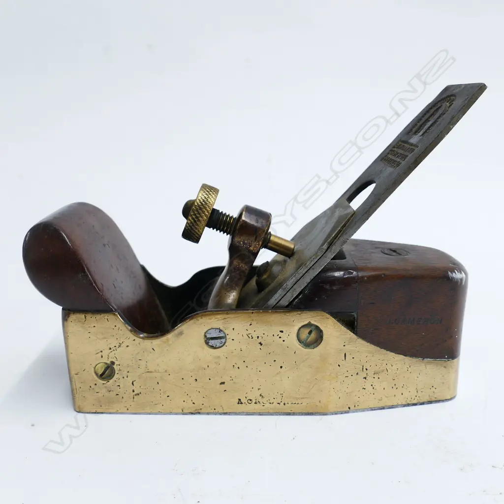 A 6⅝" brass walled and steel soled smoothing plane Image 1++