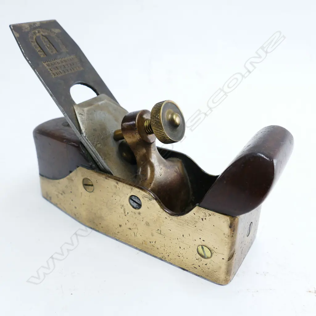 A 6⅝" brass walled and steel soled smoothing plane Image 1++