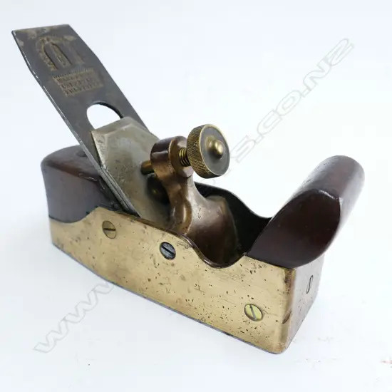A 6⅝" brass walled and steel soled smoothing plane