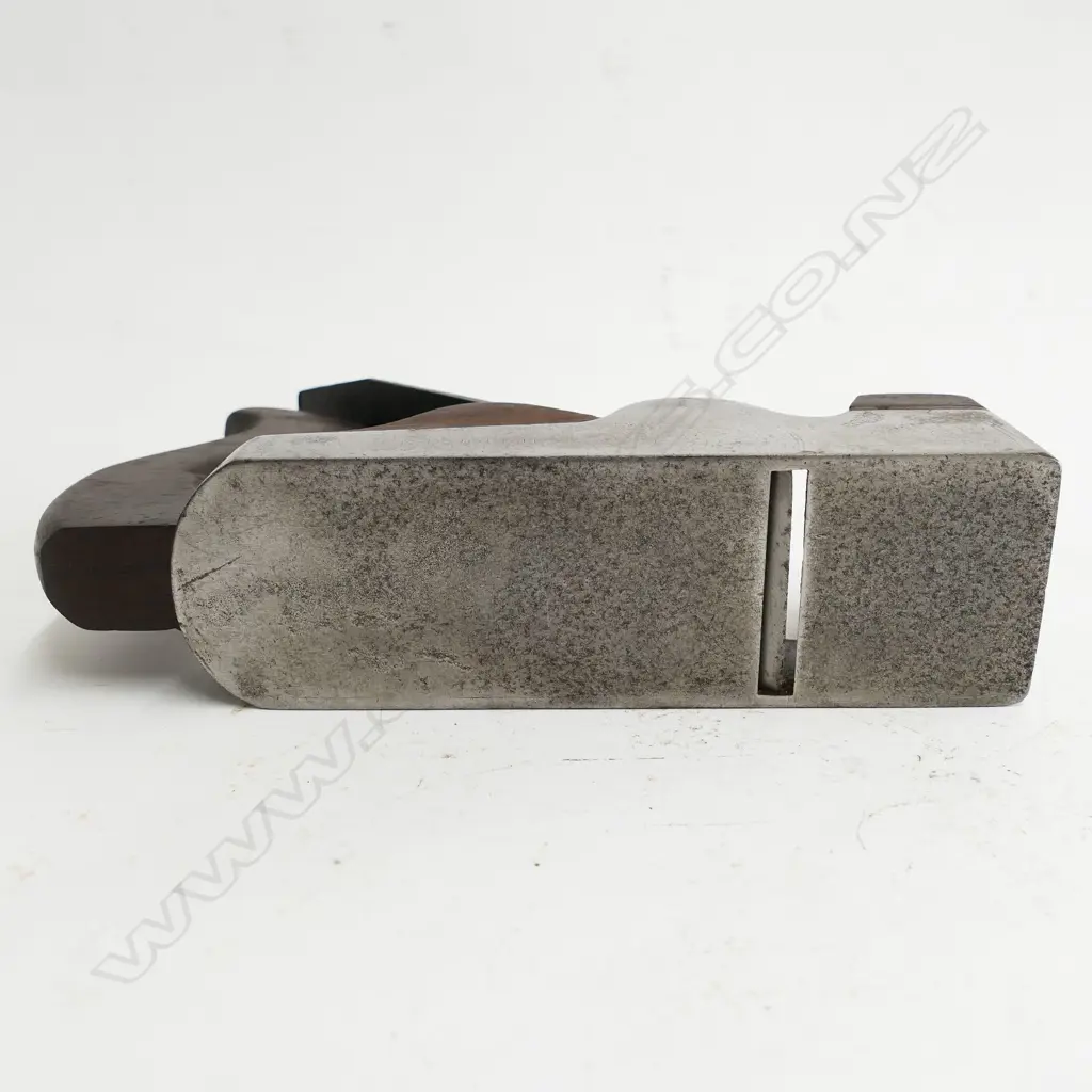 A 7¾" straight sided smoothing plane Image 1++