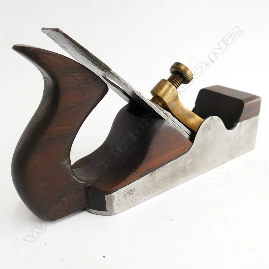 A 7¾" straight sided smoothing plane Image 1++