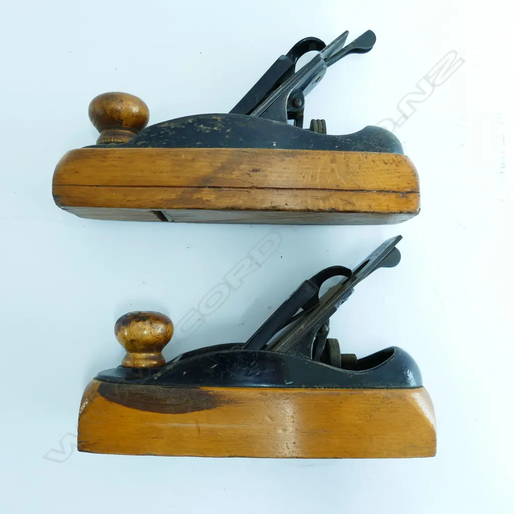 Two Sargent transitional smoothing planes Image 1++