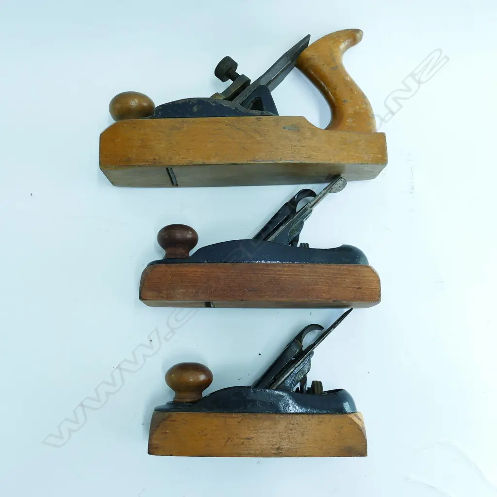 Three Stanley transitional smoothing planes Image 1++