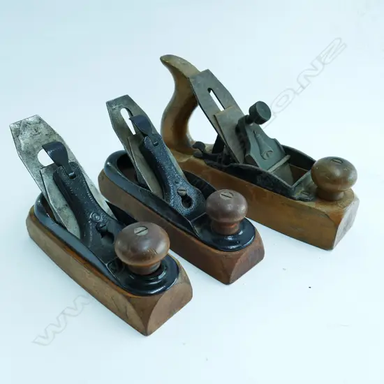 Three Stanley transitional smoothing planes