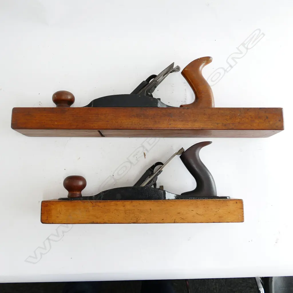 Two transitional panel planes Image 1++