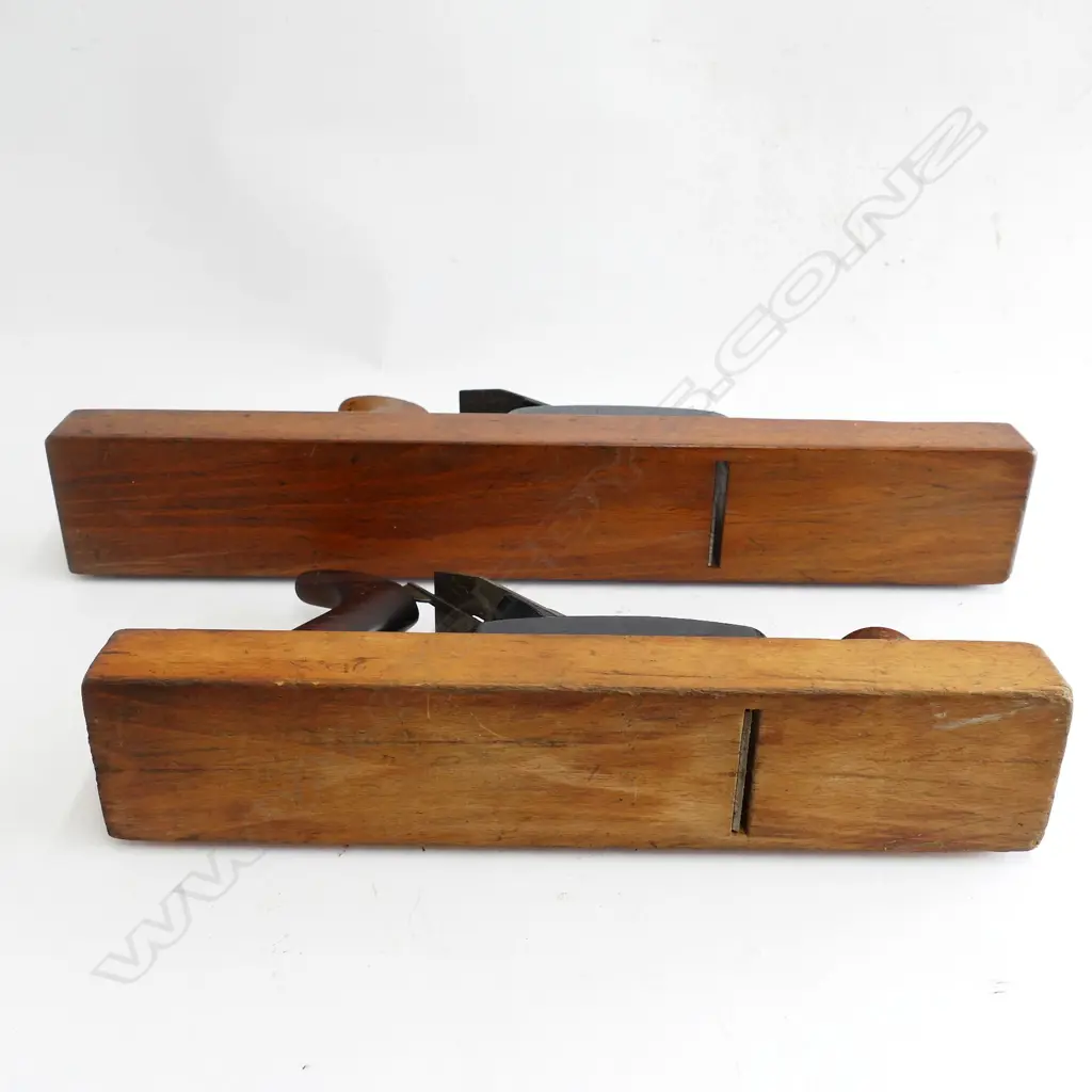 Two transitional panel planes Image 1++