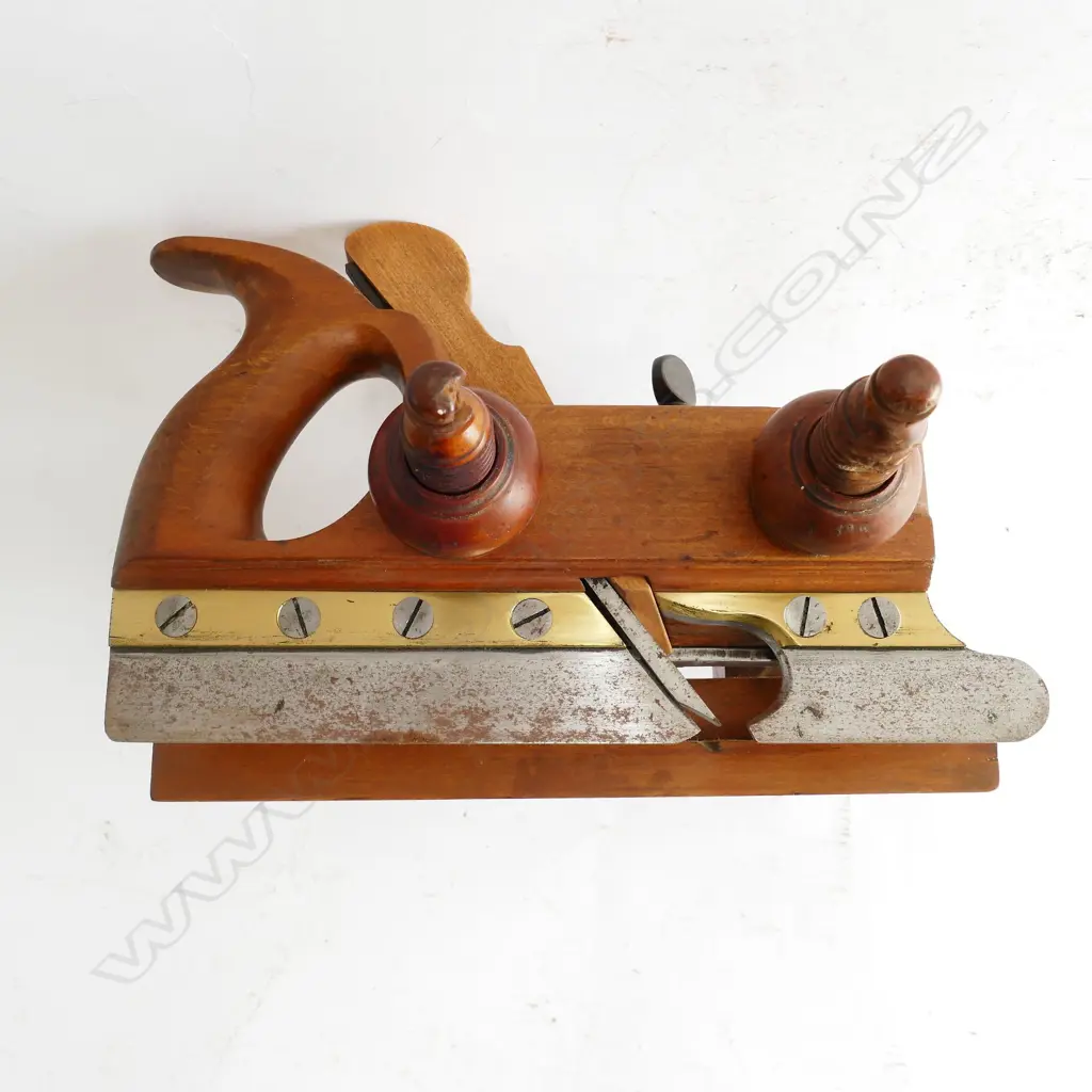 A Mathieson & Son handled plough plane Image 1++