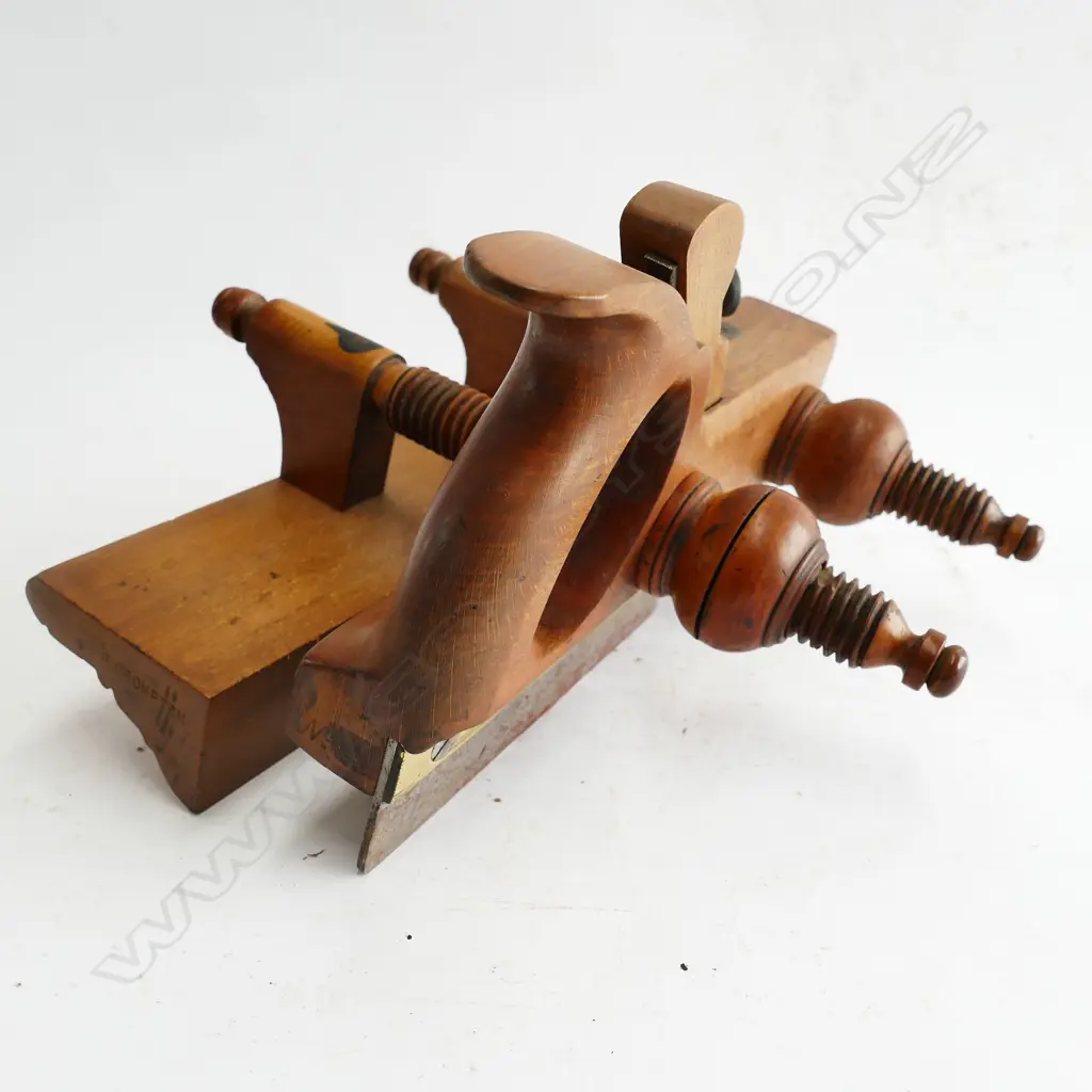 A Mathieson & Son handled plough plane Image 1++