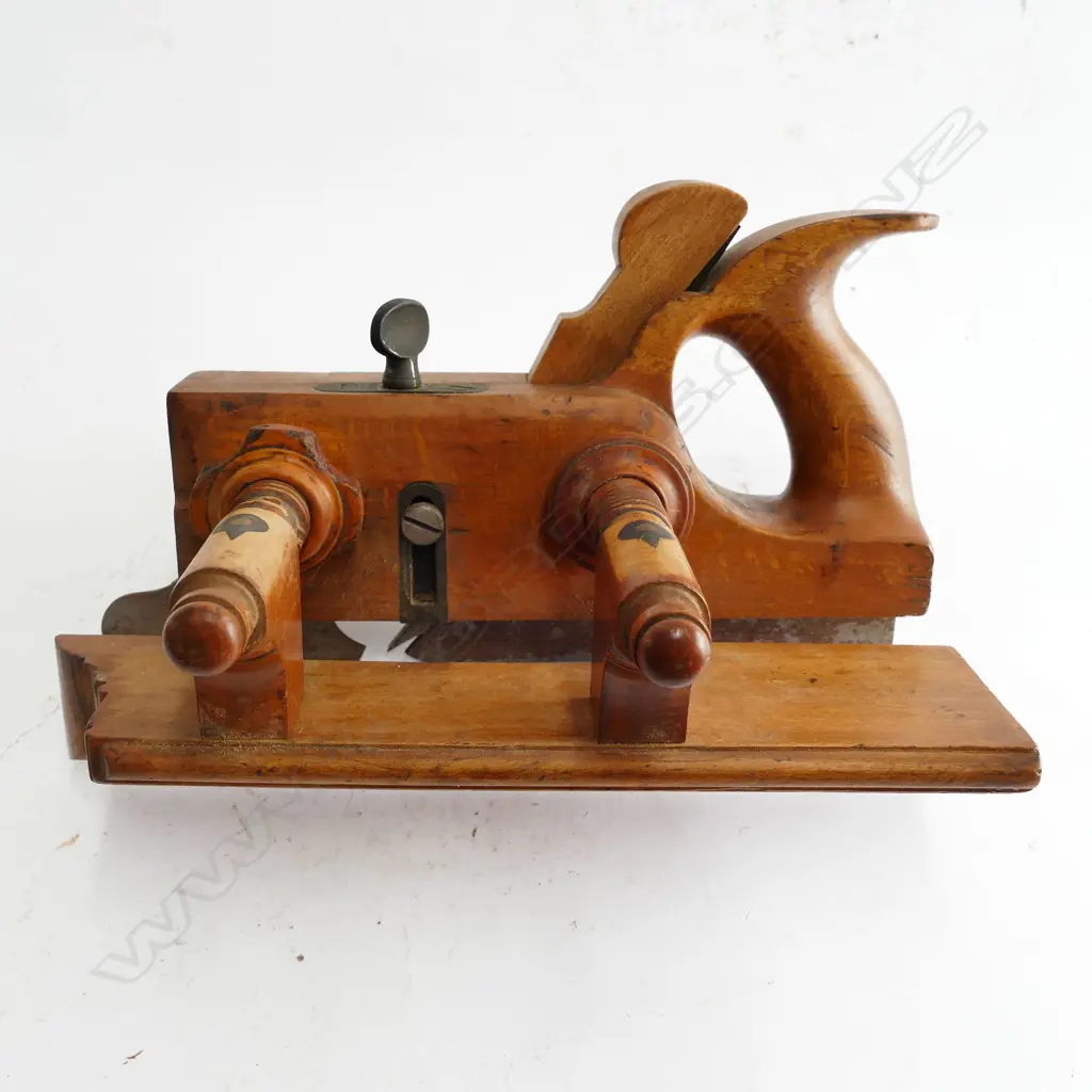 A Mathieson & Son handled plough plane Image 1++