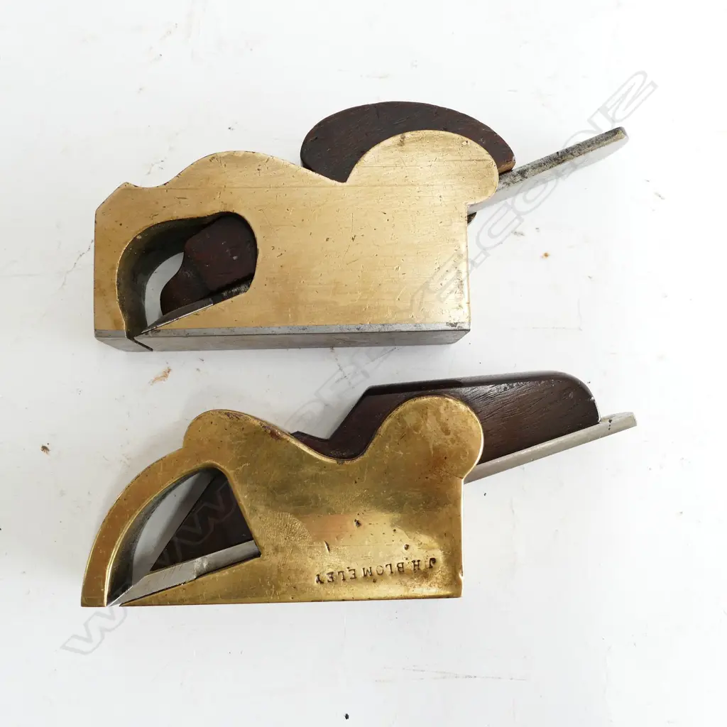 Two cast brass bullnose rebate planes Image 1++