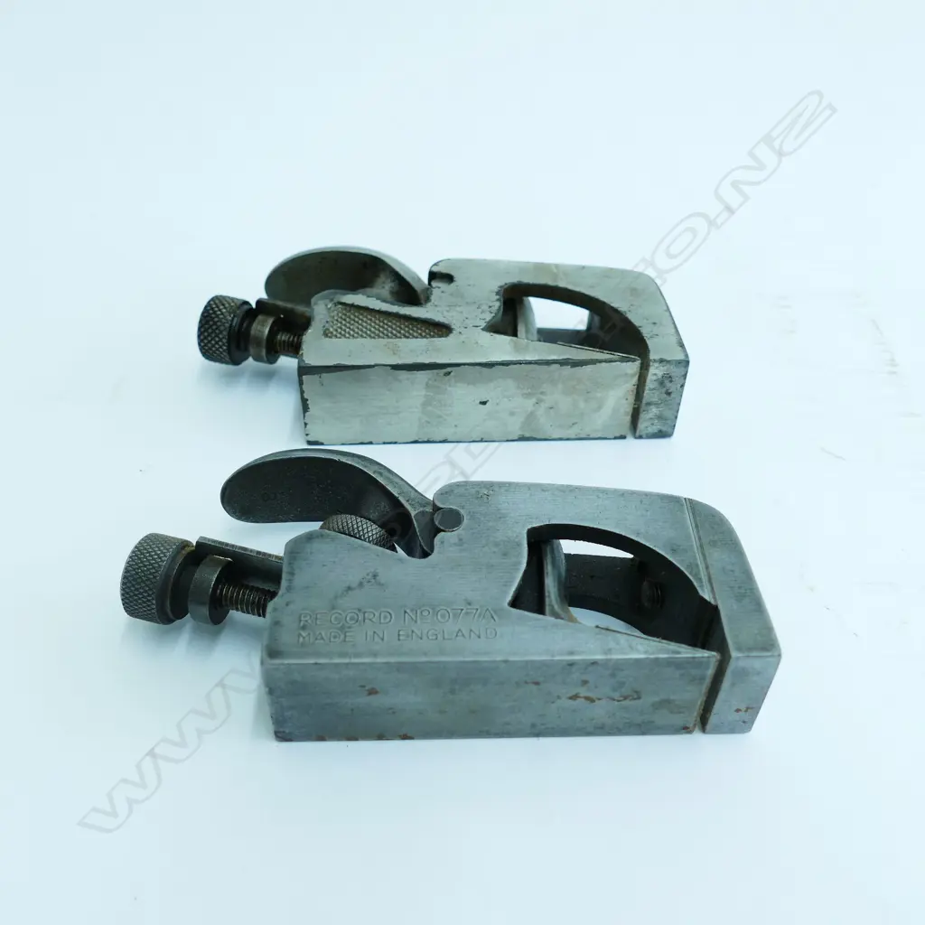Two cast steel Record bullnose rebate planes Image 1++