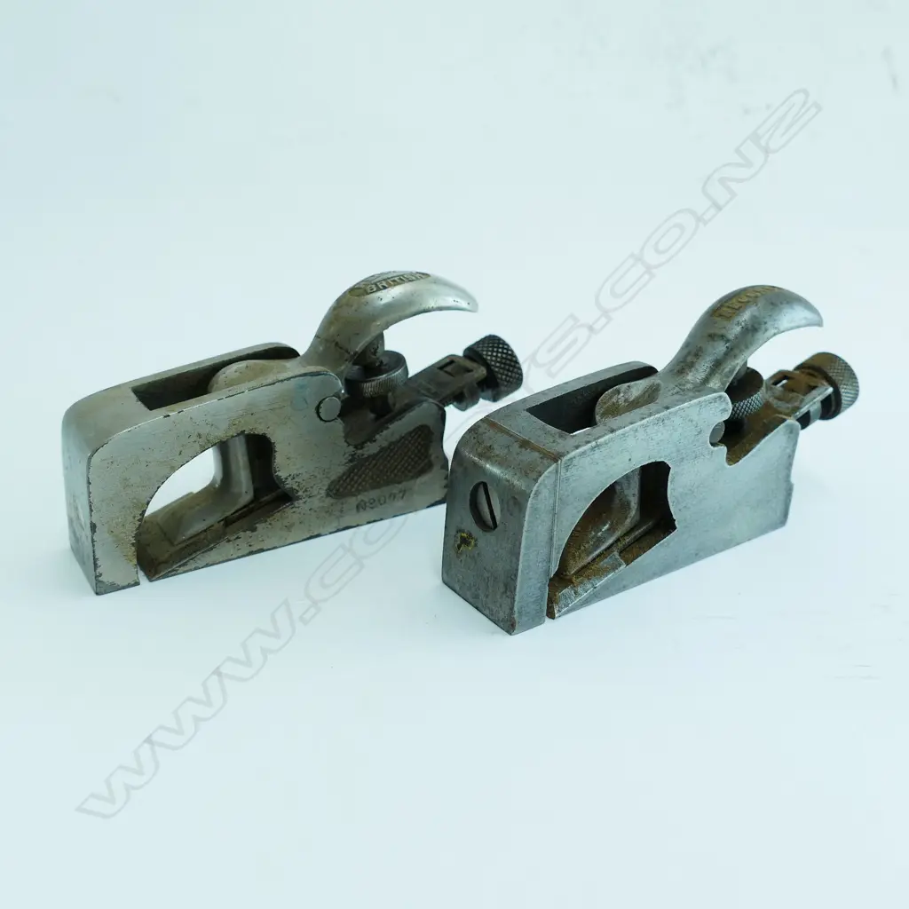 Two cast steel Record bullnose rebate planes Image 1++