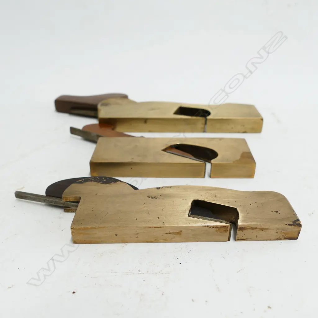 Three small brass rebate planes Image 1++