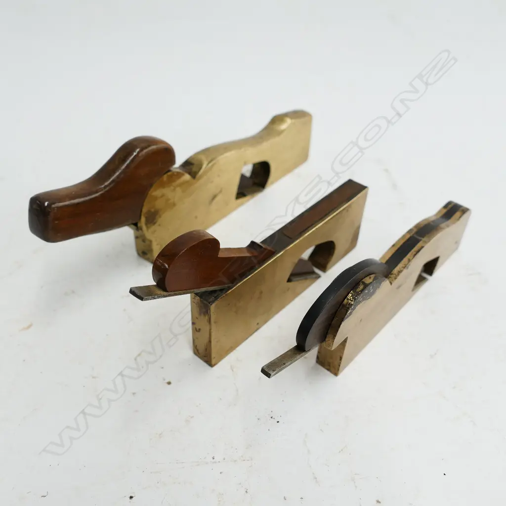 Three small brass rebate planes Image 1++
