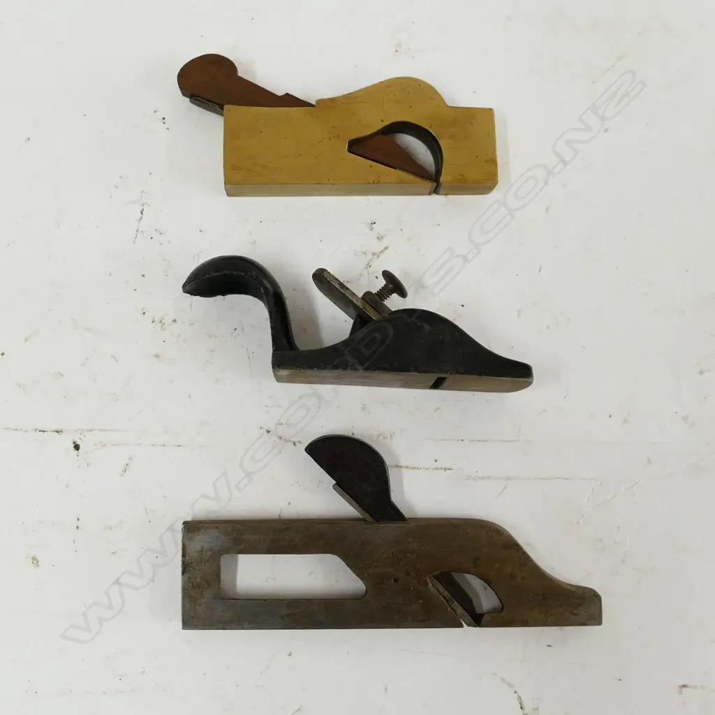 A small brass bullnose plane Image 1++
