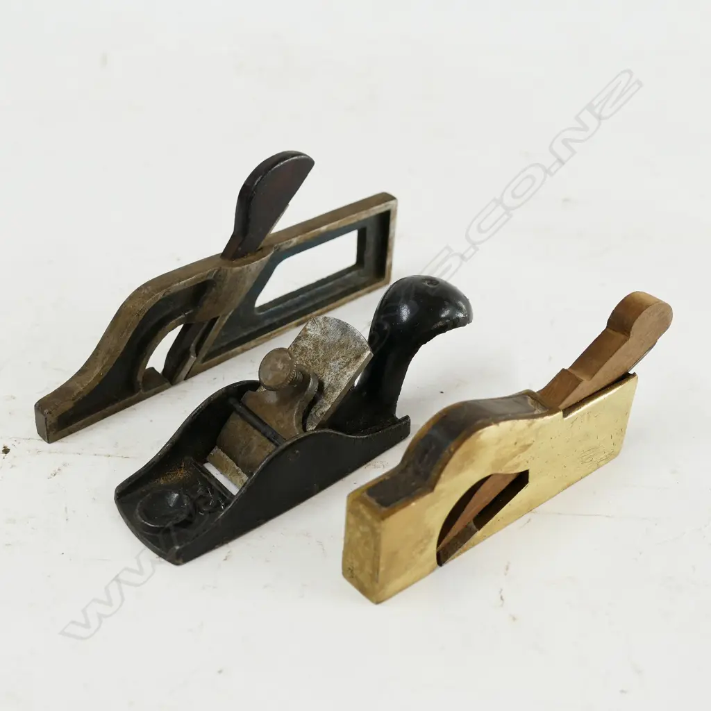 A small brass bullnose plane Image 1++