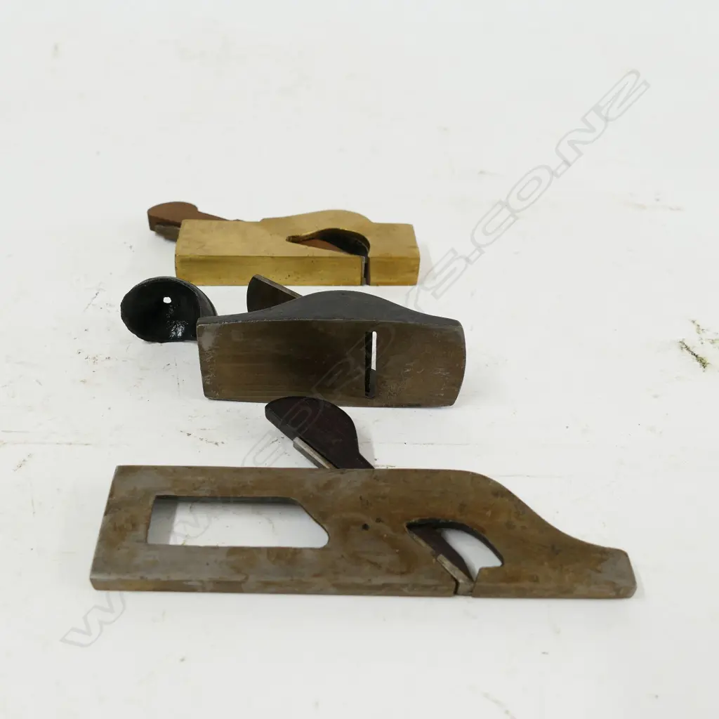 A small brass bullnose plane Image 1++