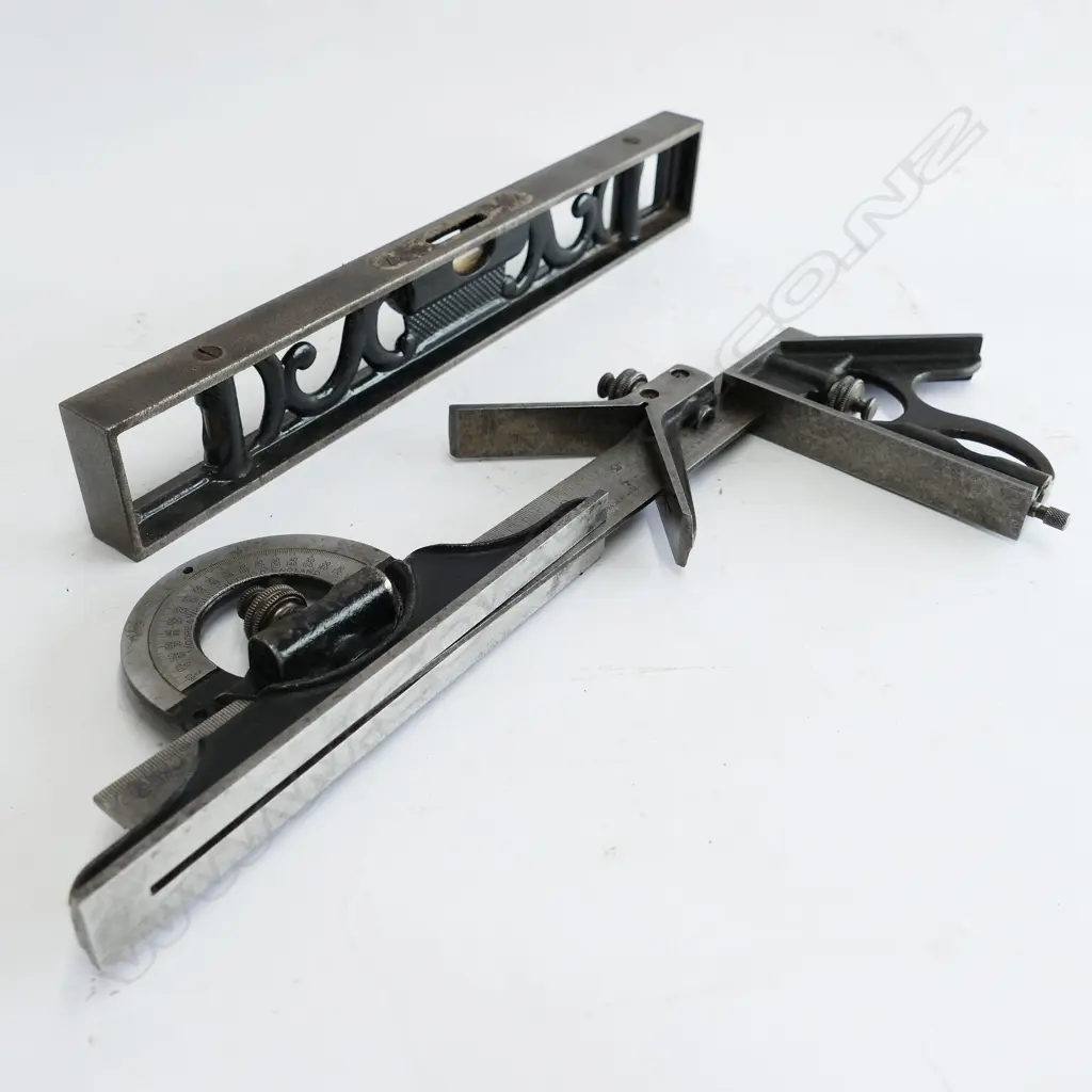 A Moore & Wright engineer's combination square Image 1++