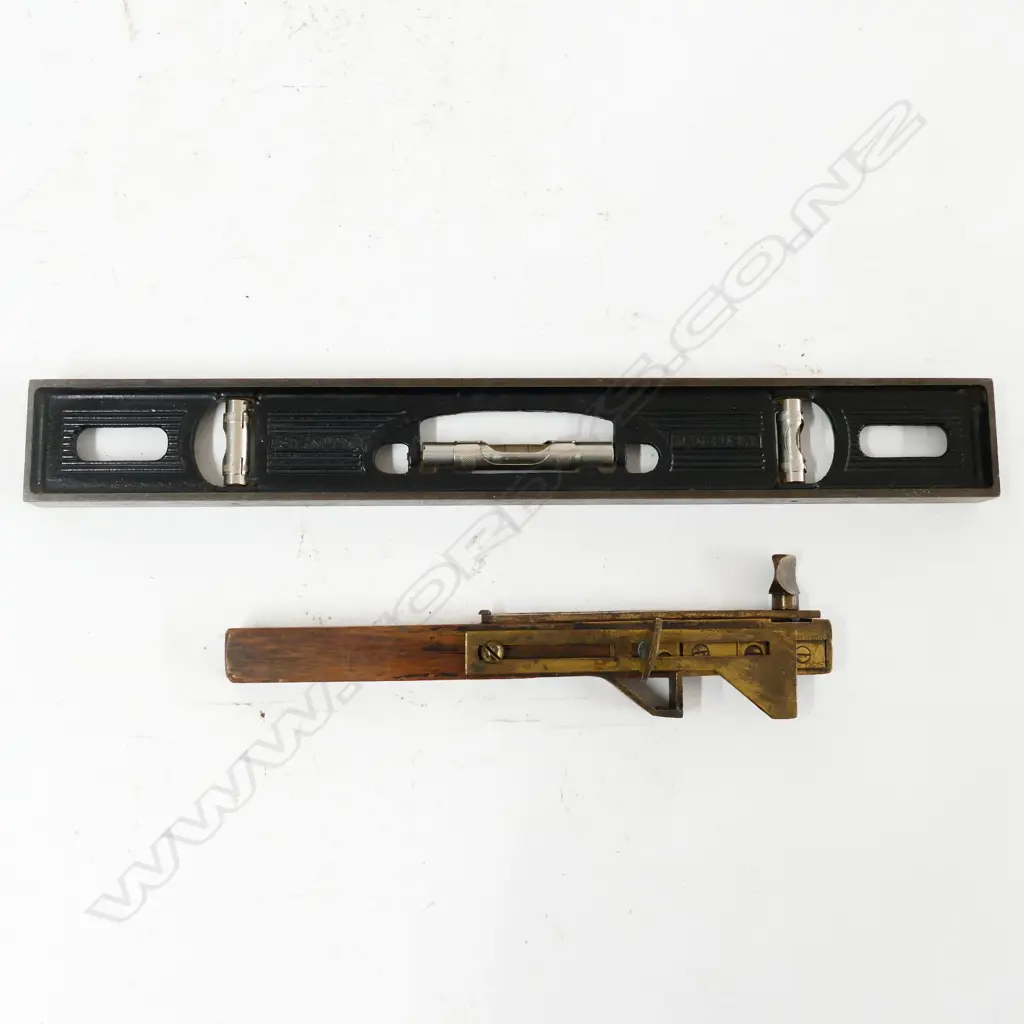 A Stanley cast steel 18" bubble level Image 1++