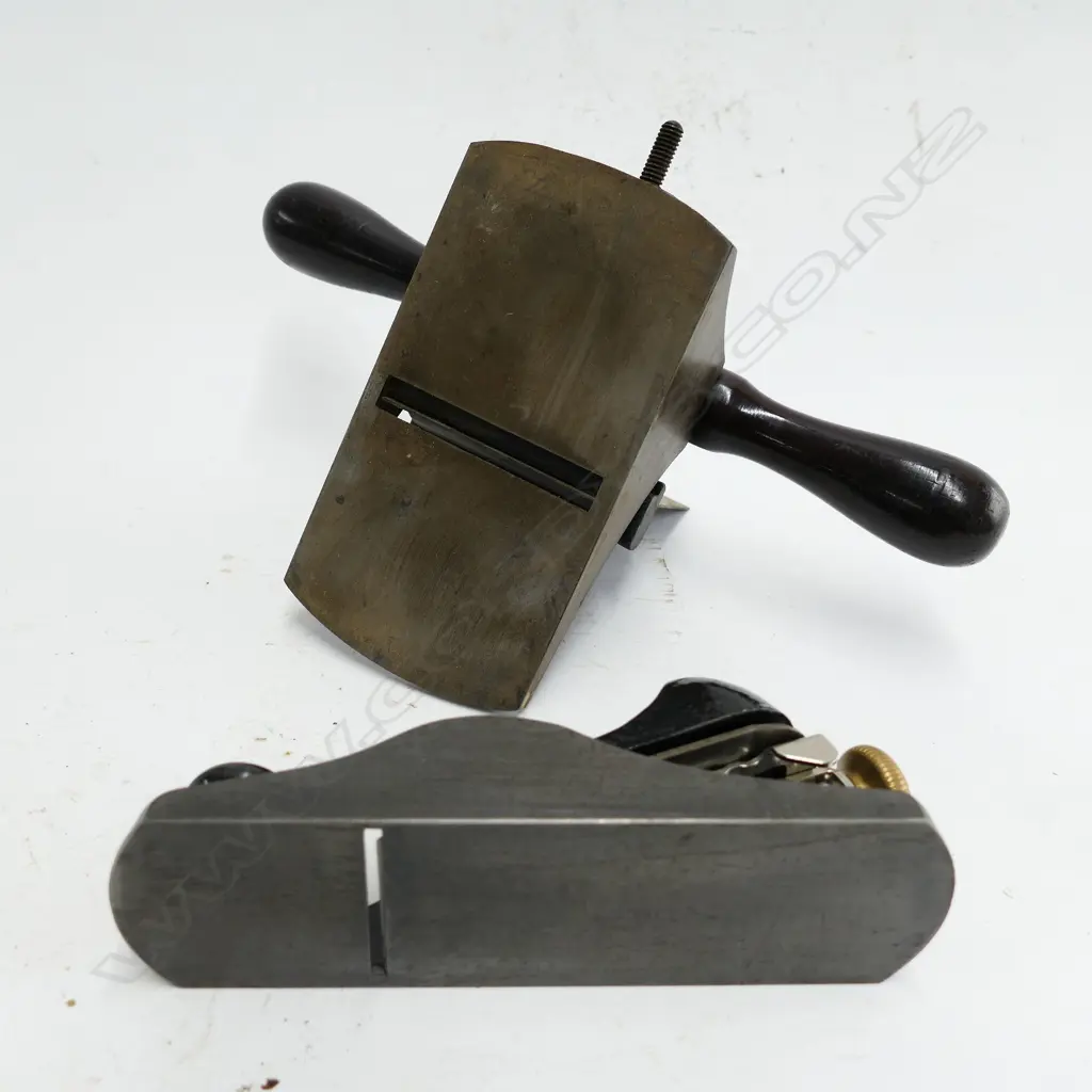A Stanley No.12 two handled scraper and a small Stanley plane Image 1++