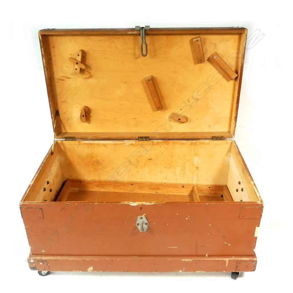 A carpenter's tool chest Image 1++