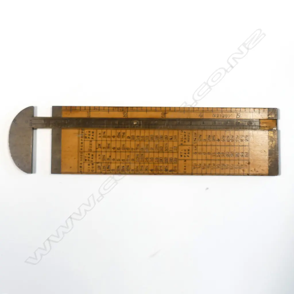 A pair of trammel points and a boxwood and brass rope gauge and scale Image 1++