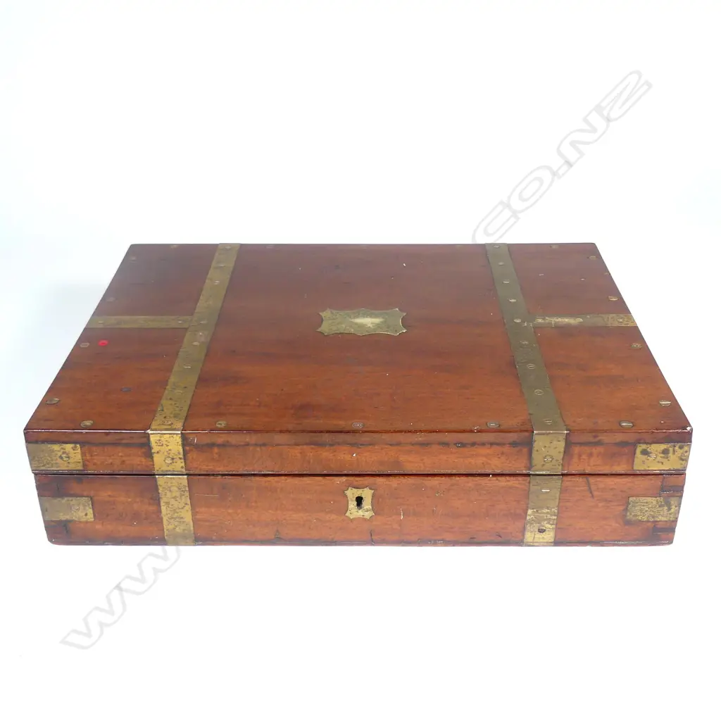 A rare cased coroner's instrument set manufactured by John Weiss & Son Image 1++