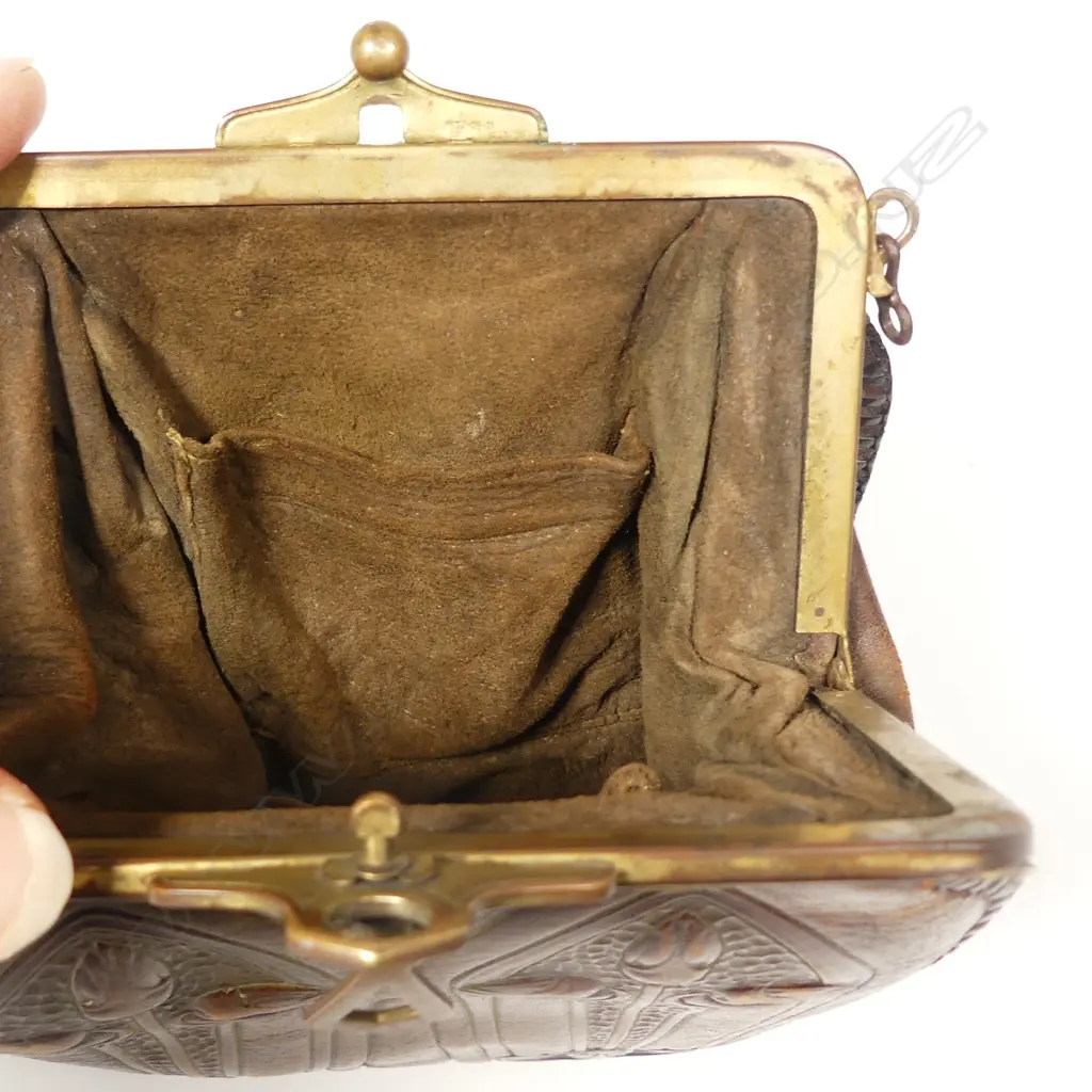 A small leather Art Nouveau leather purse Image 1++