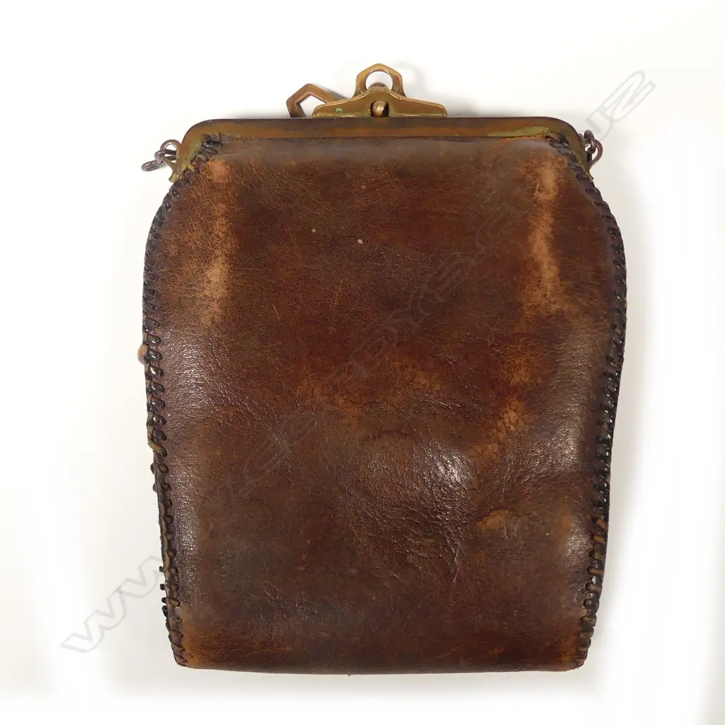 A small leather Art Nouveau leather purse Image 1++