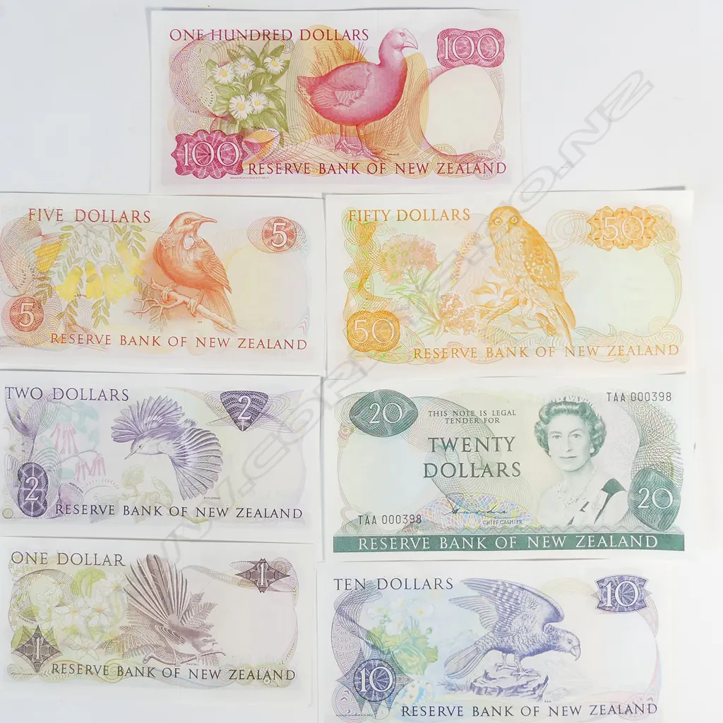 A matched number New Zealand Hardie bank note set Image 1++