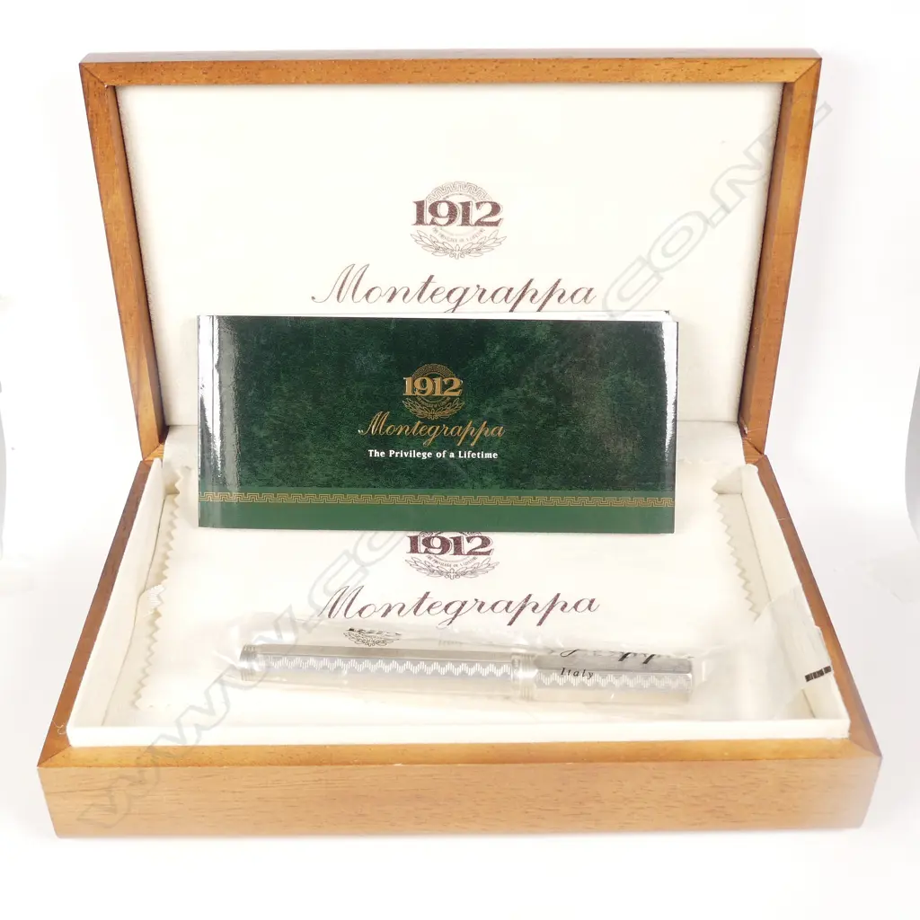 An Italian Montegrappa 'Renaissance' fountain pen Image 1++