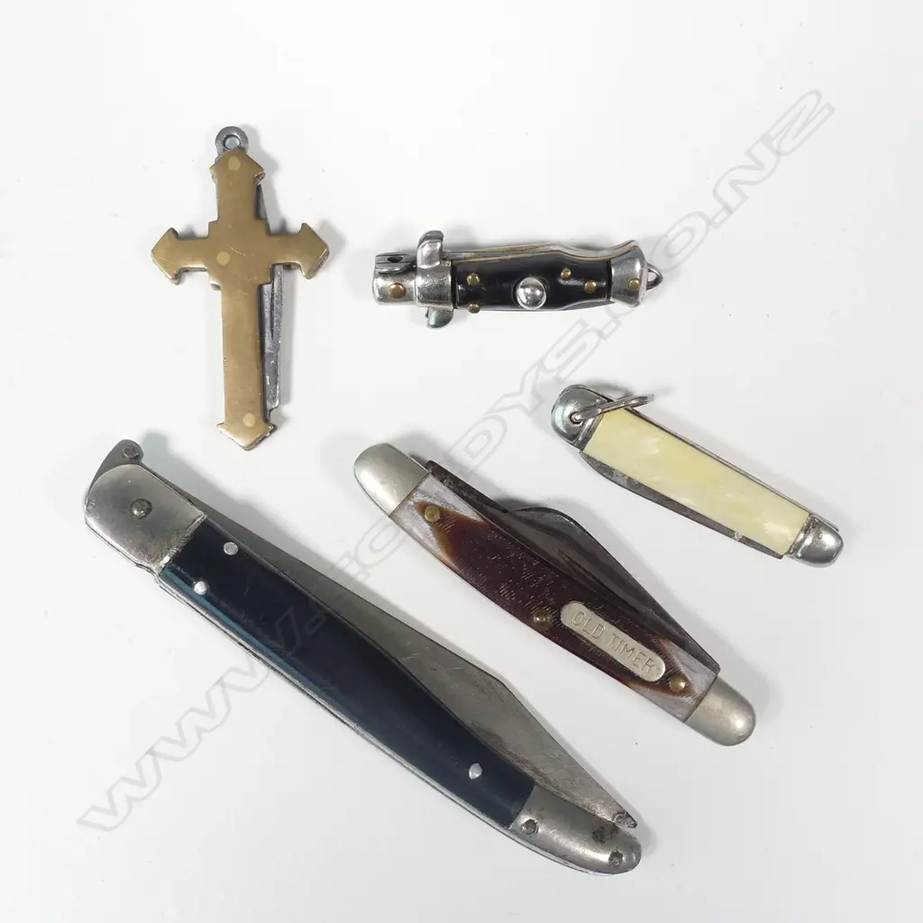 A collection of five vintage pocketknives Image 1++