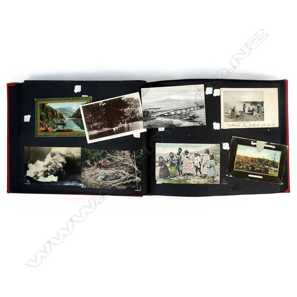 A large collection of mainly N.Z. postcards in album Image 1++