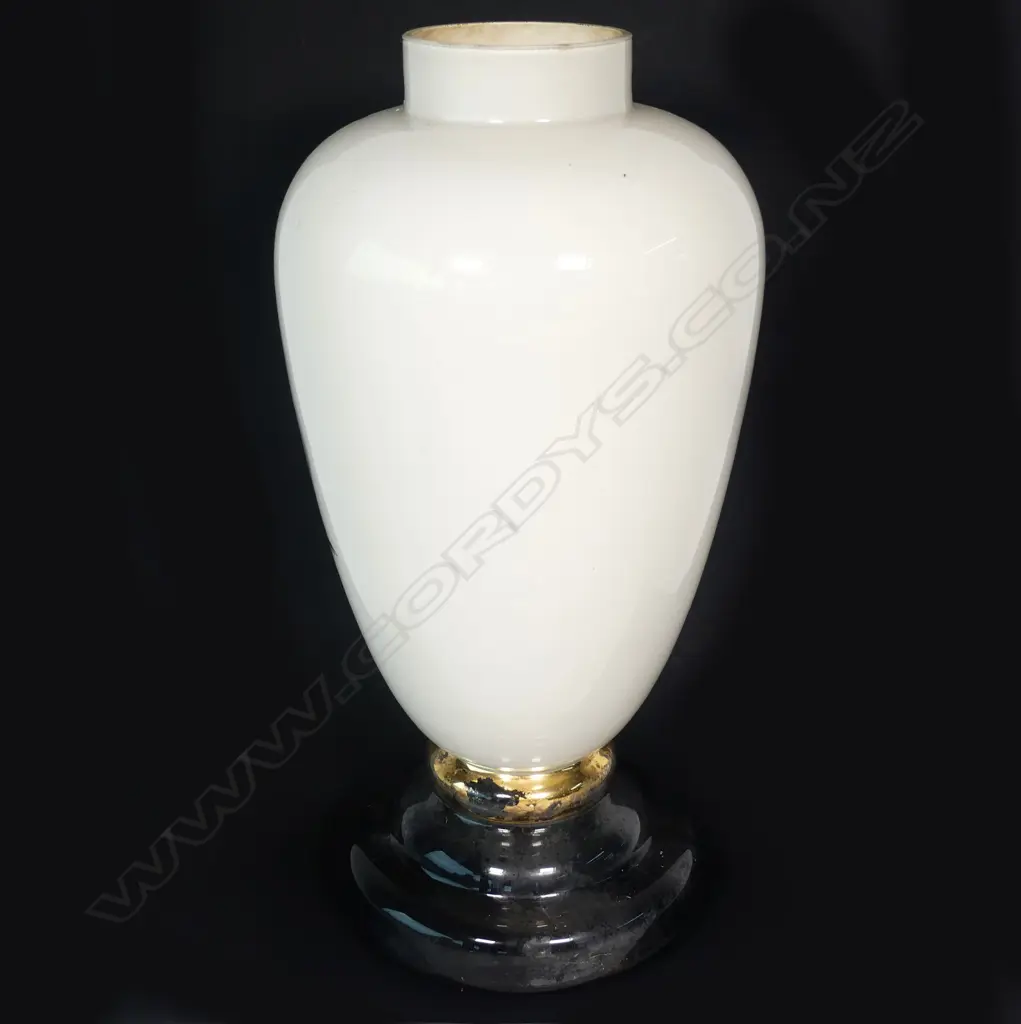 A Victorian tall chemist's 'Pure Drugs' lidded display jar Image 1++