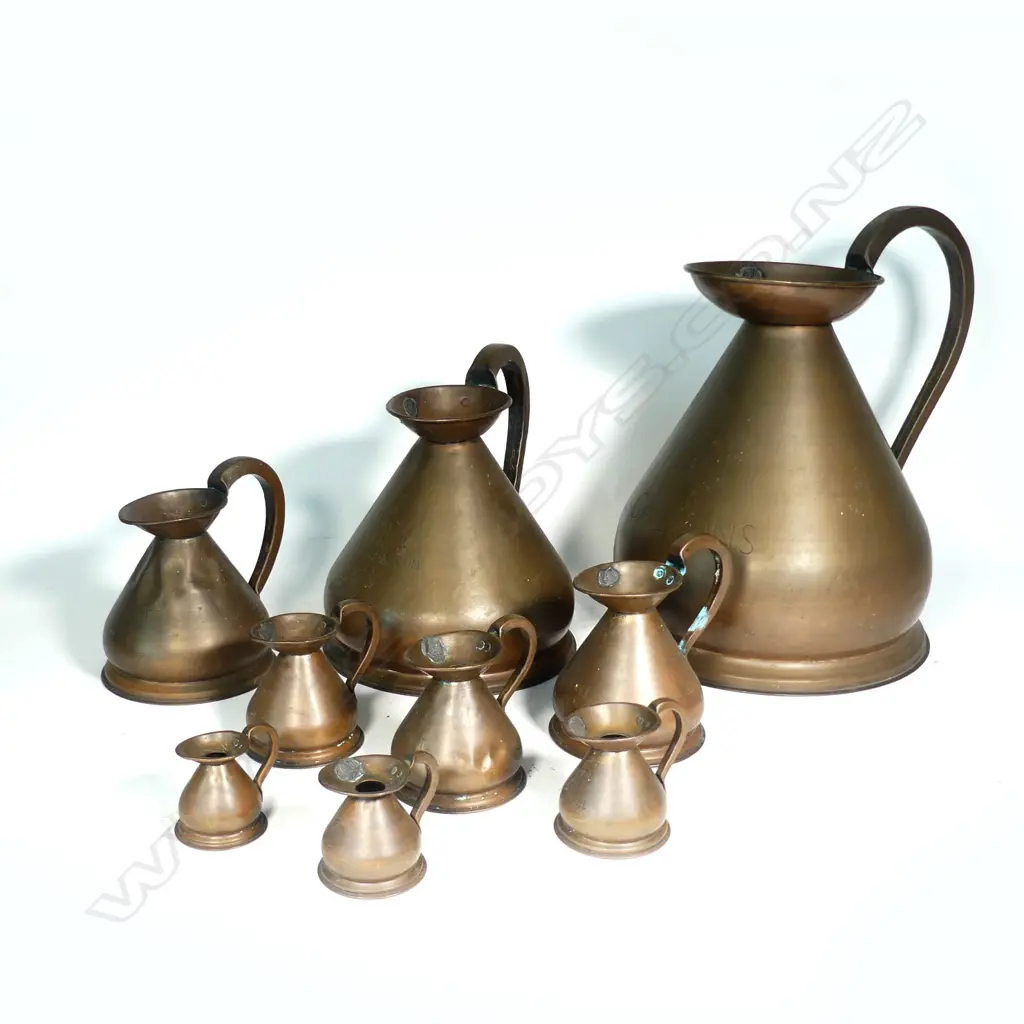 An exceptional set of nine graduated copper measures Image 1++