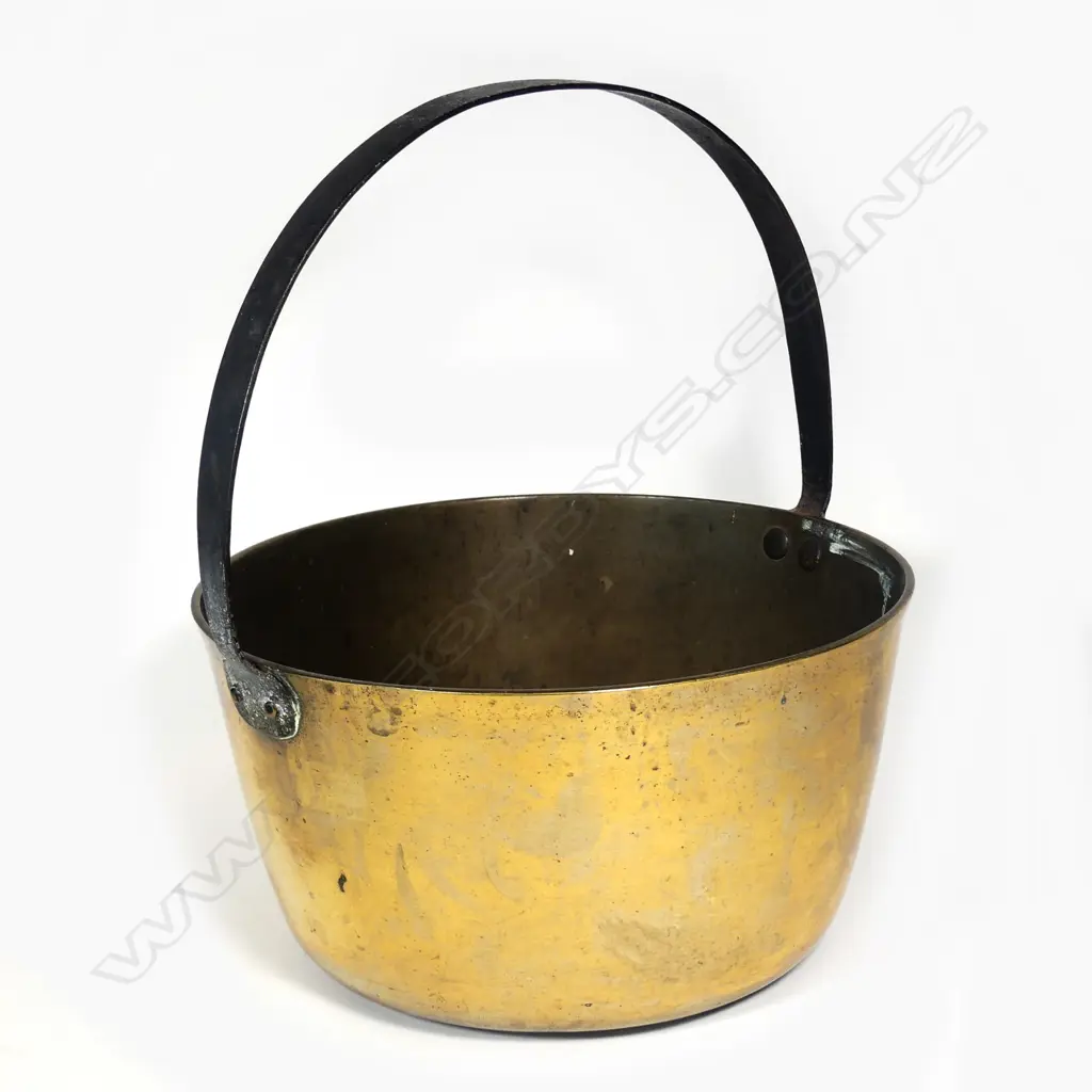 A Victorian cast brass jam pan Image 1++