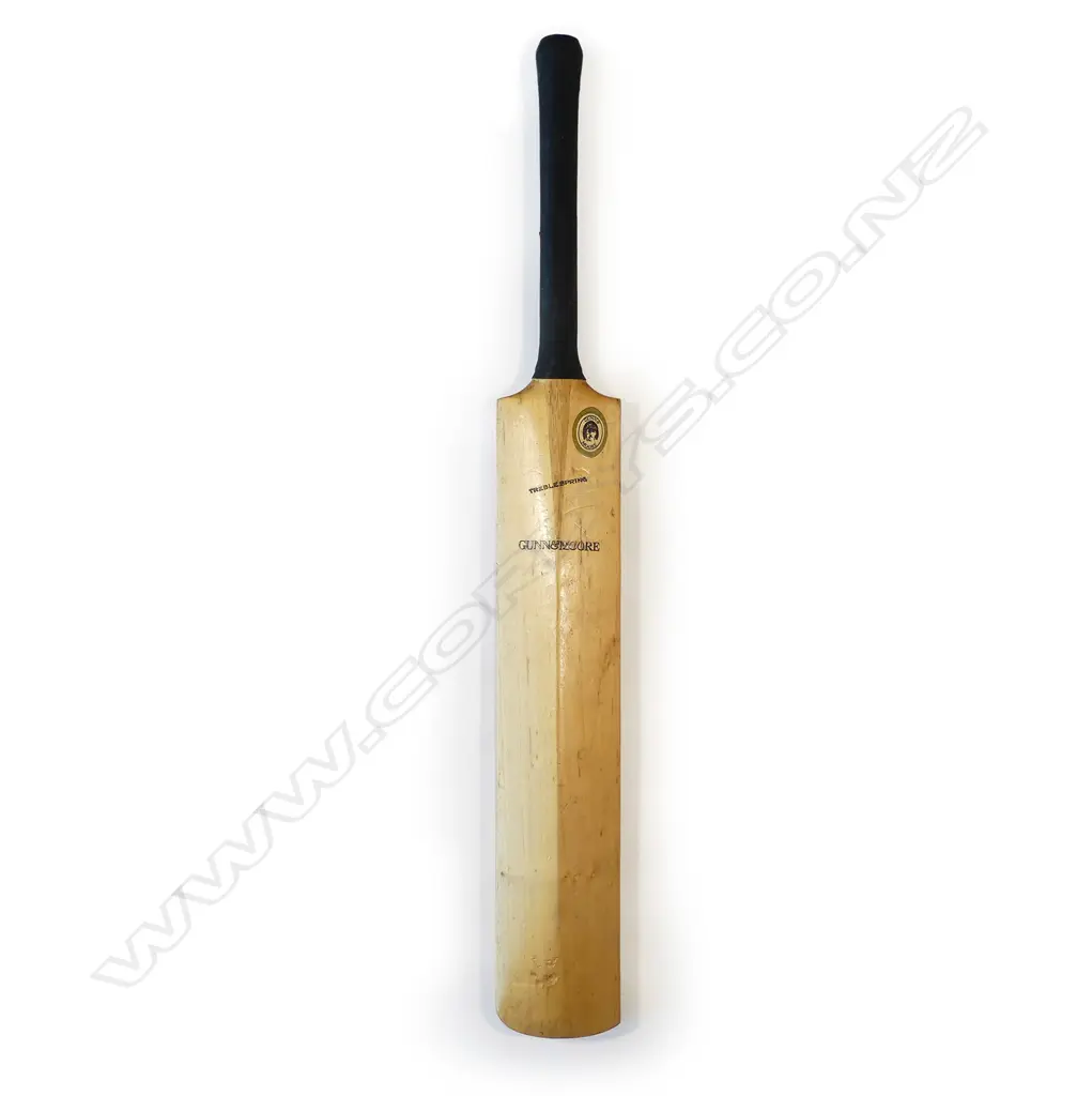 A c.1970s 'Cricket World' signed cricket bat Image 1++