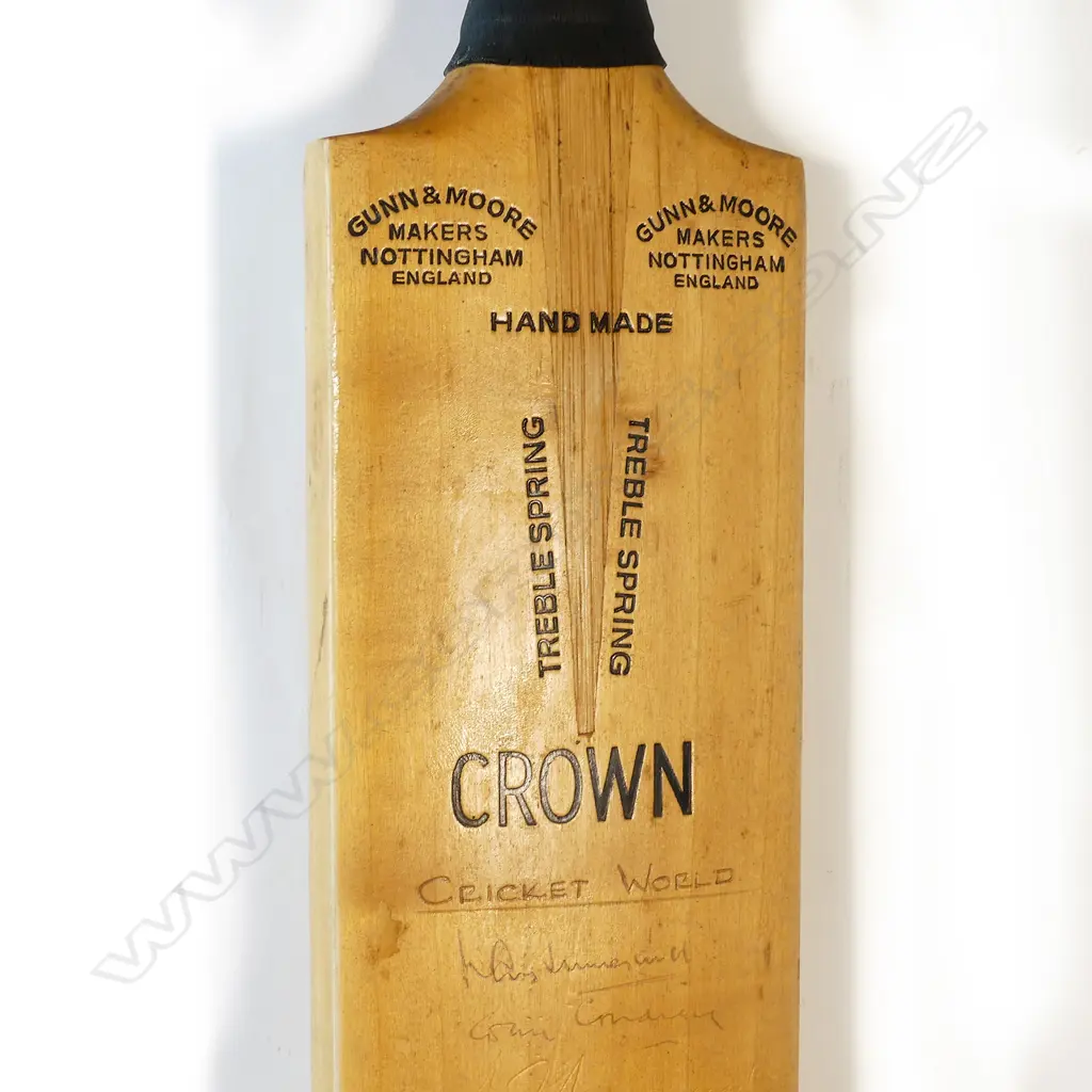 A c.1970s 'Cricket World' signed cricket bat Image 1++