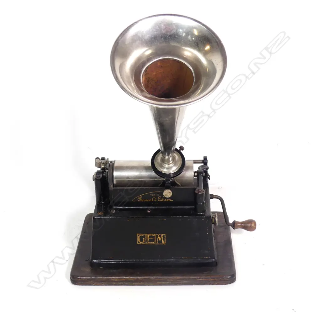 An Edison cylinder 'Fireside' phonograph Image 1++