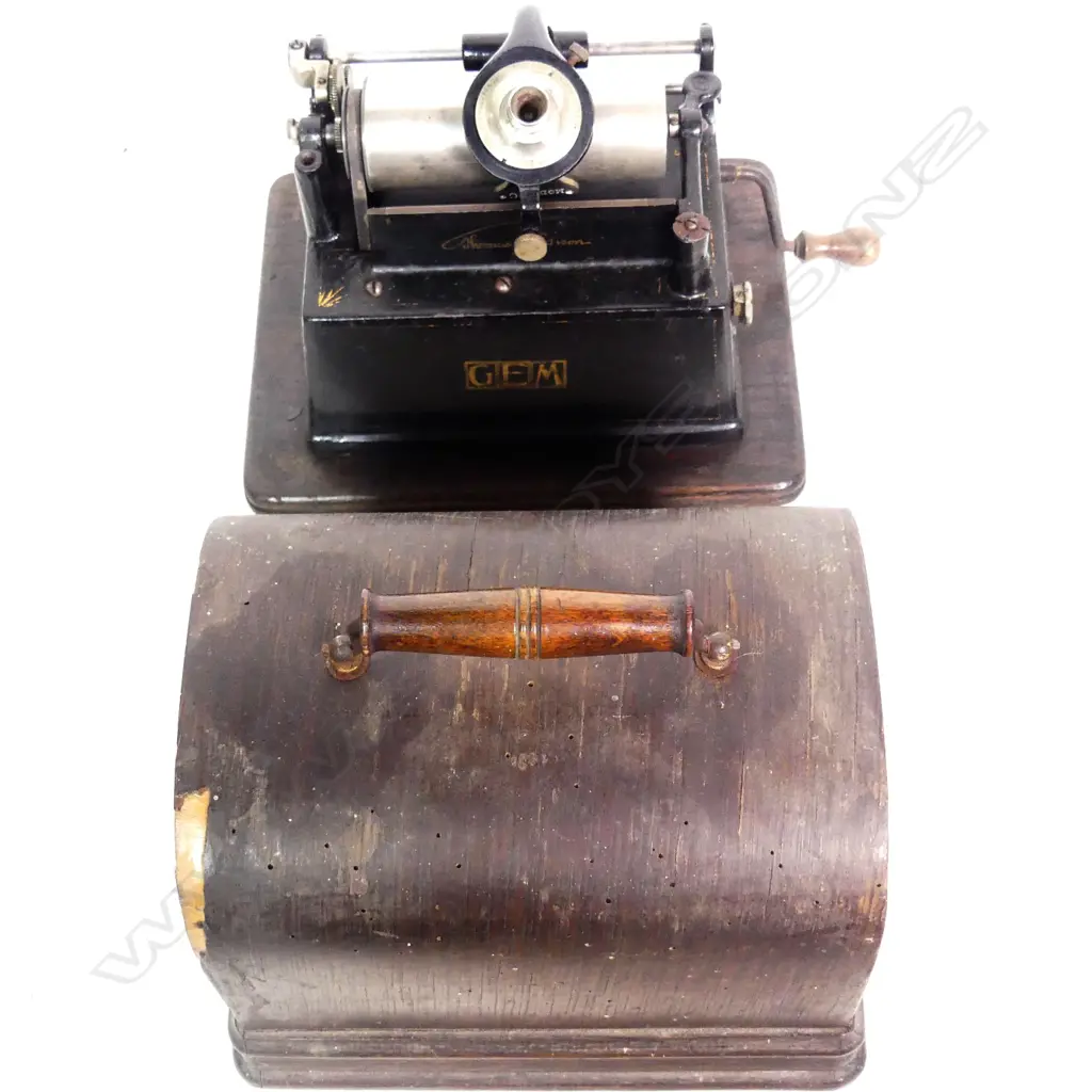 An Edison cylinder 'Fireside' phonograph Image 1++