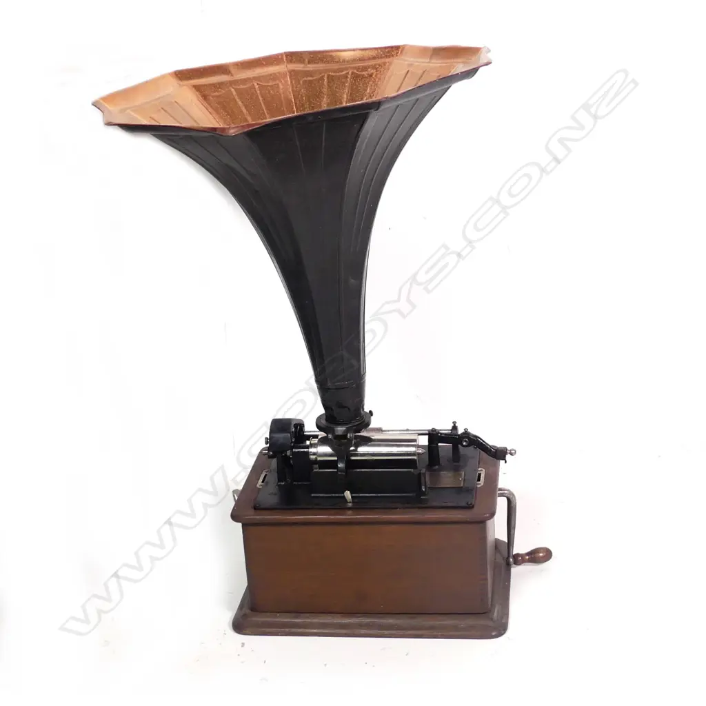An Edison cylinder 'Standard' phonograph Image 1++