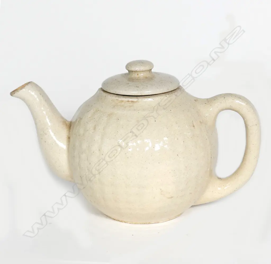 A Luke Adams small basket weave teapot Image 1++