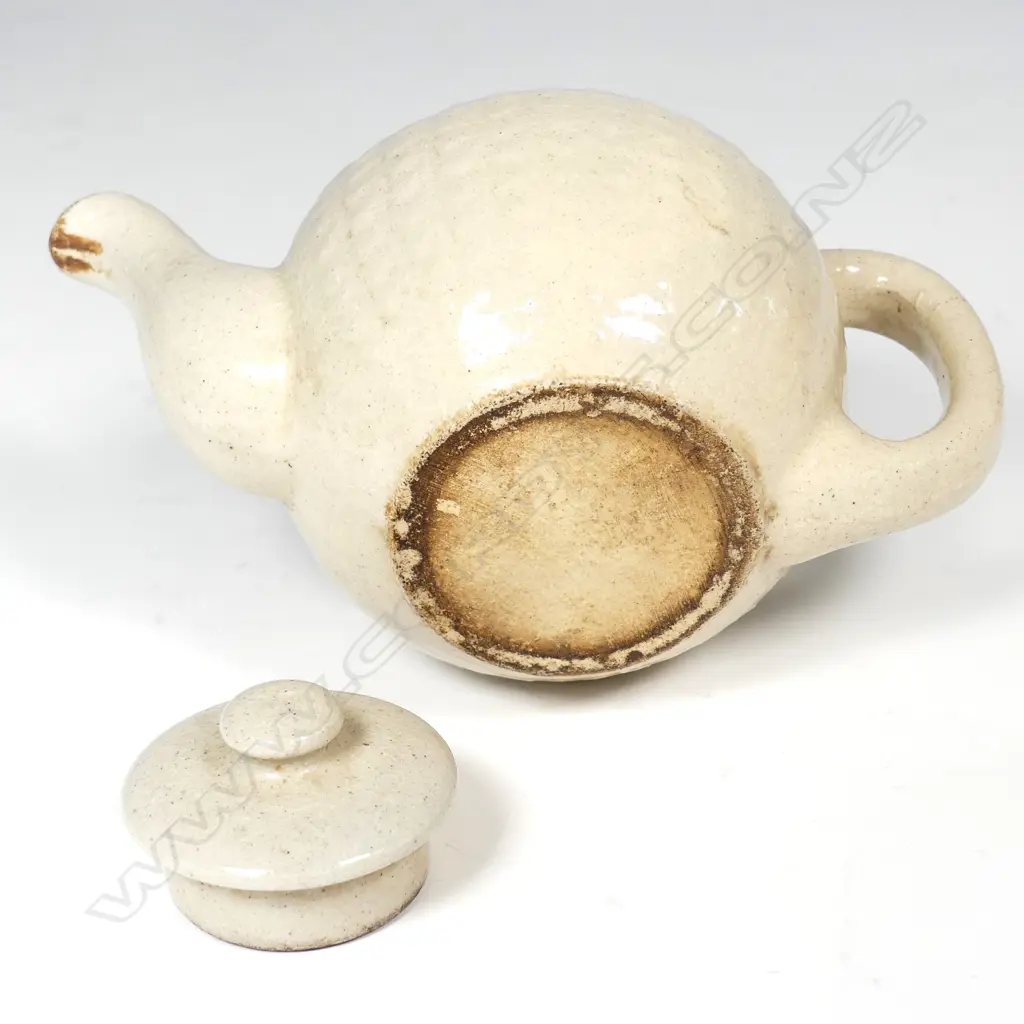 A Luke Adams small basket weave teapot Image 1++