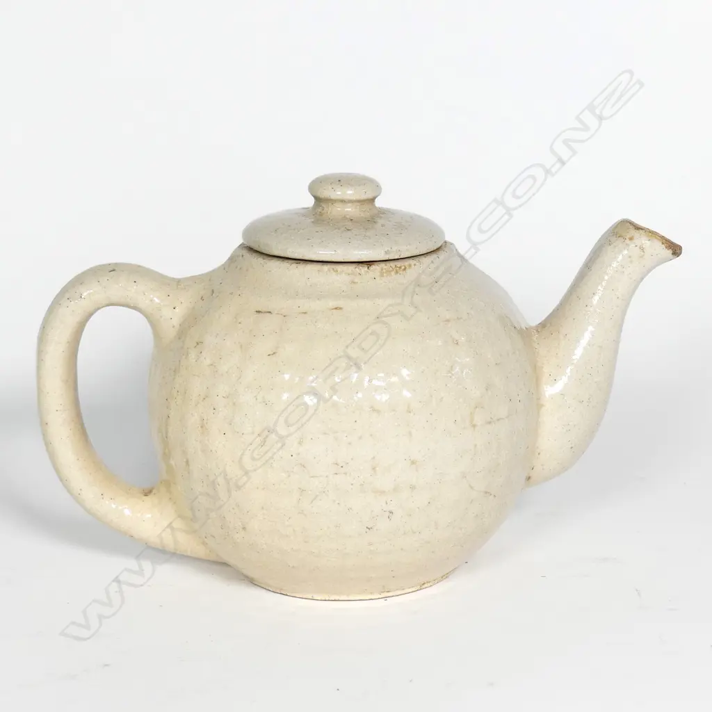 A Luke Adams small basket weave teapot Image 1++