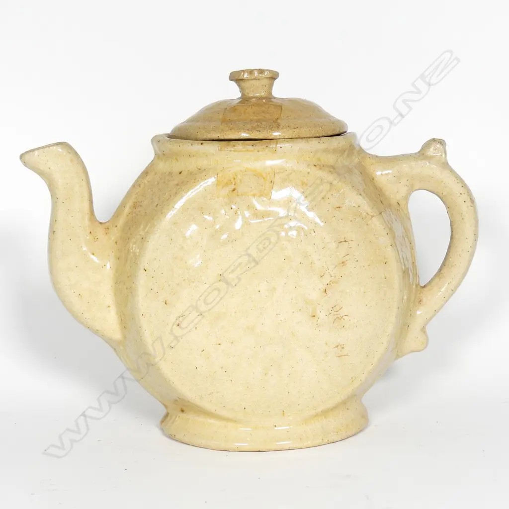 A late 19th century N.Z. Luke Adams 'Kowhai' teapot Image 1++