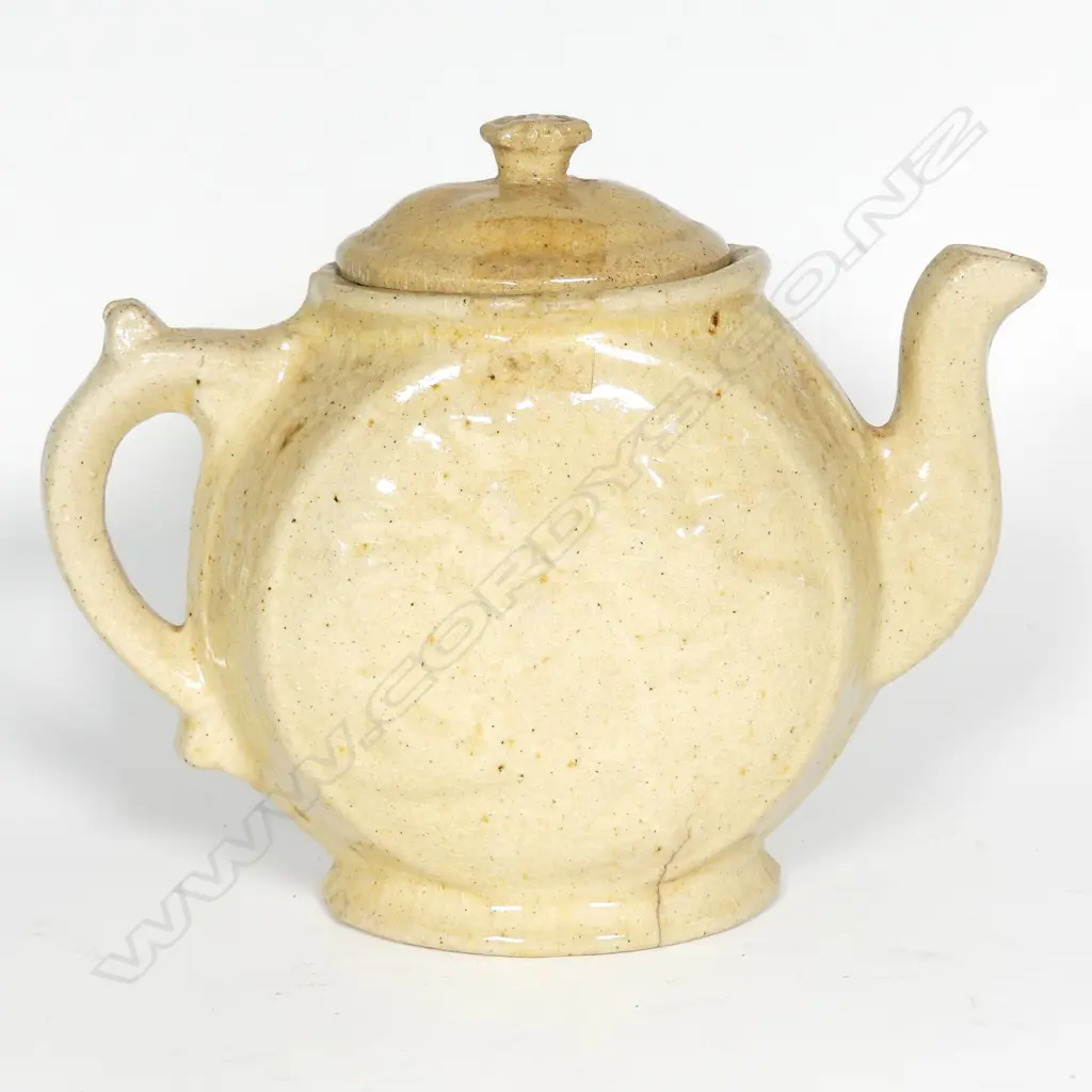 A late 19th century N.Z. Luke Adams 'Kowhai' teapot Image 1++