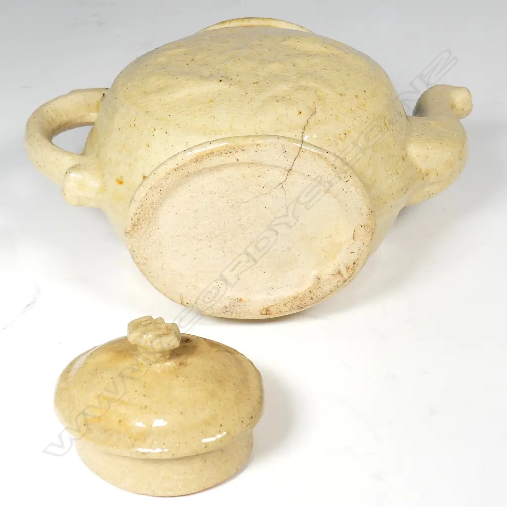 A late 19th century N.Z. Luke Adams 'Kowhai' teapot Image 1++