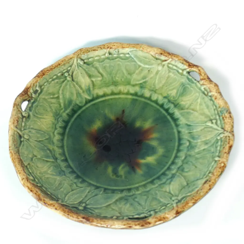 A Woodnorth Pottery attributed footed dish Image 1++